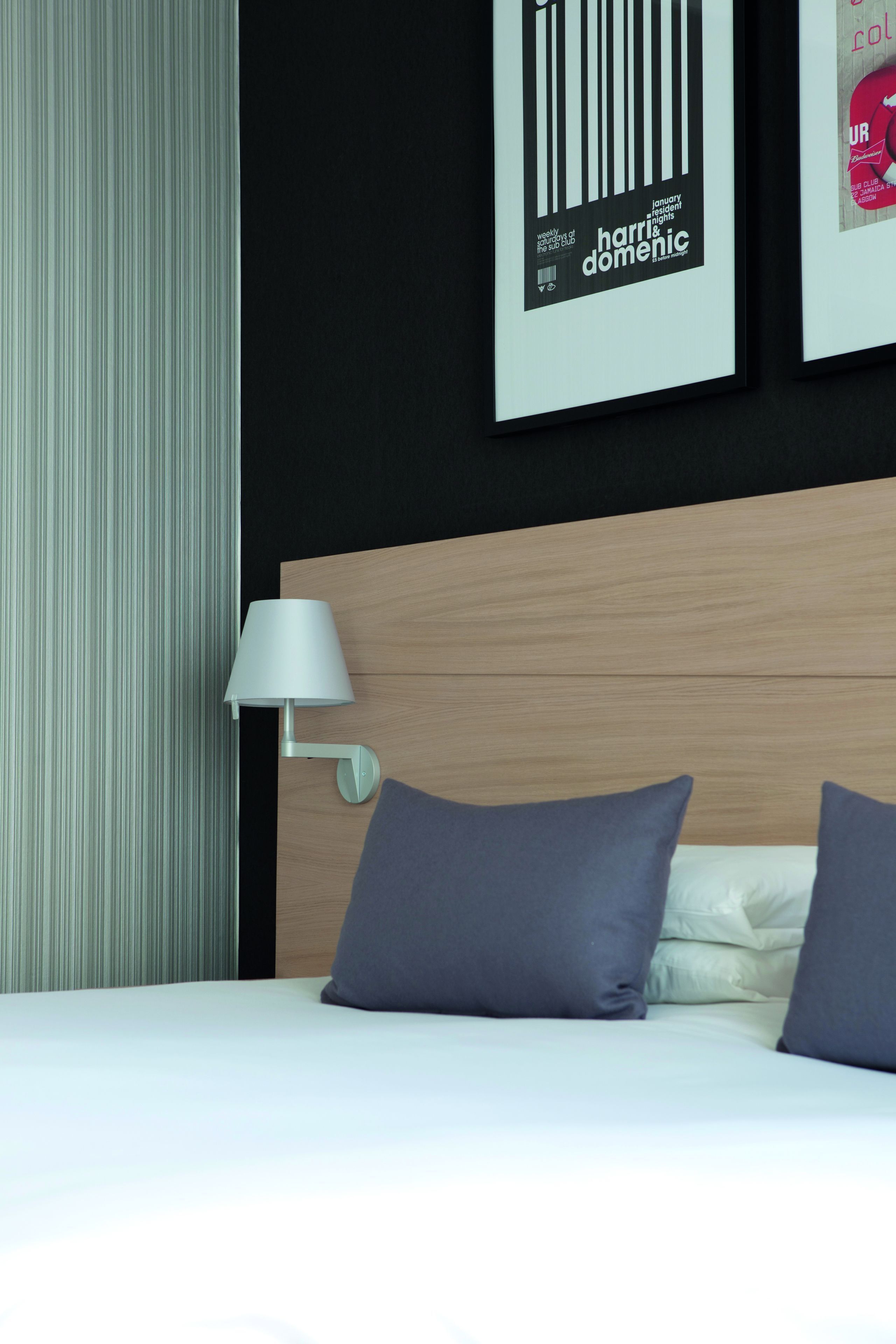 Allergikerbettwaren, Minibar, Zimmersafe, Schreibtisch