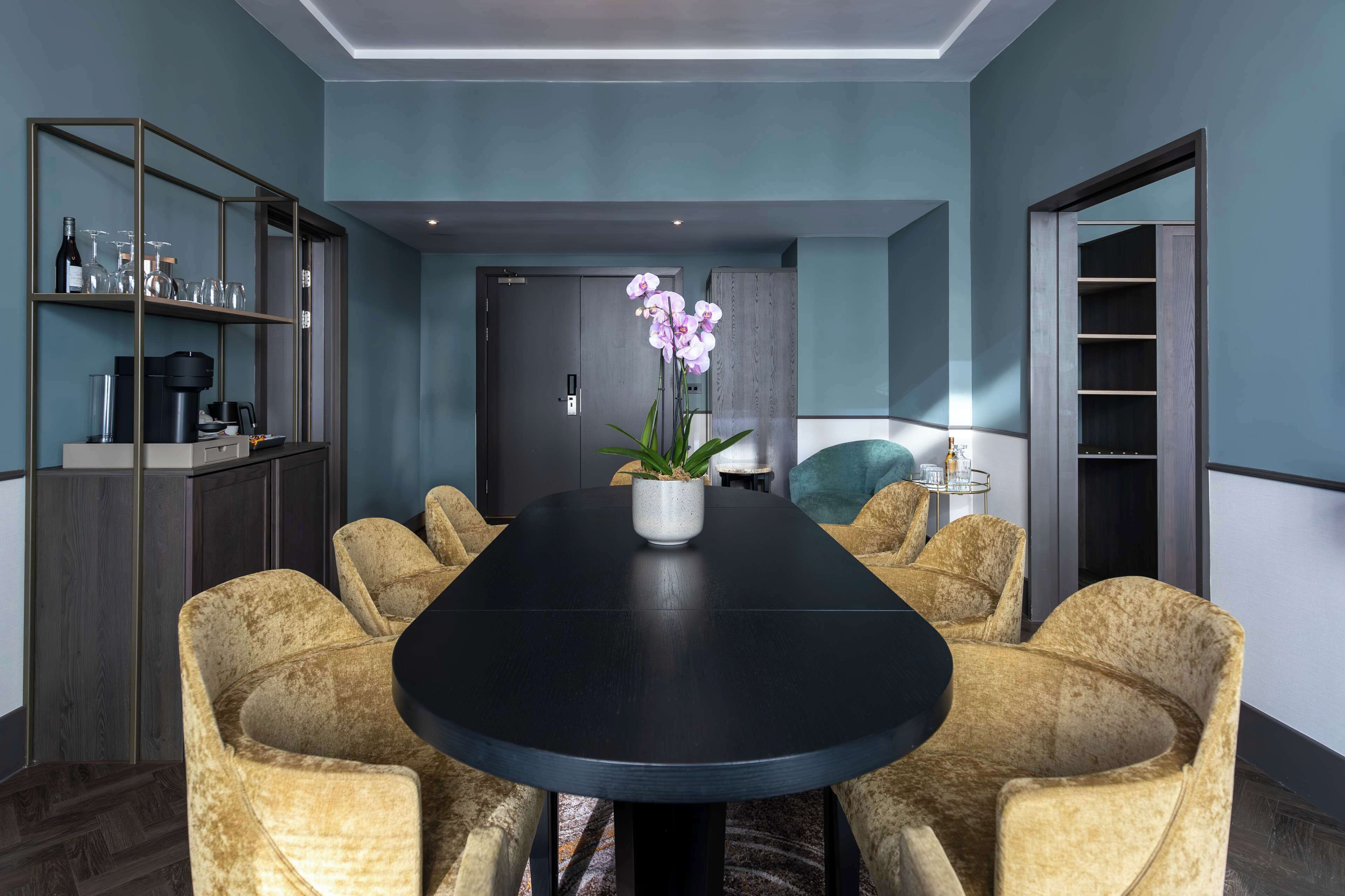 apartment, 1 bedroom | hypo-allergenic bedding, minibar, in-room safe, desk