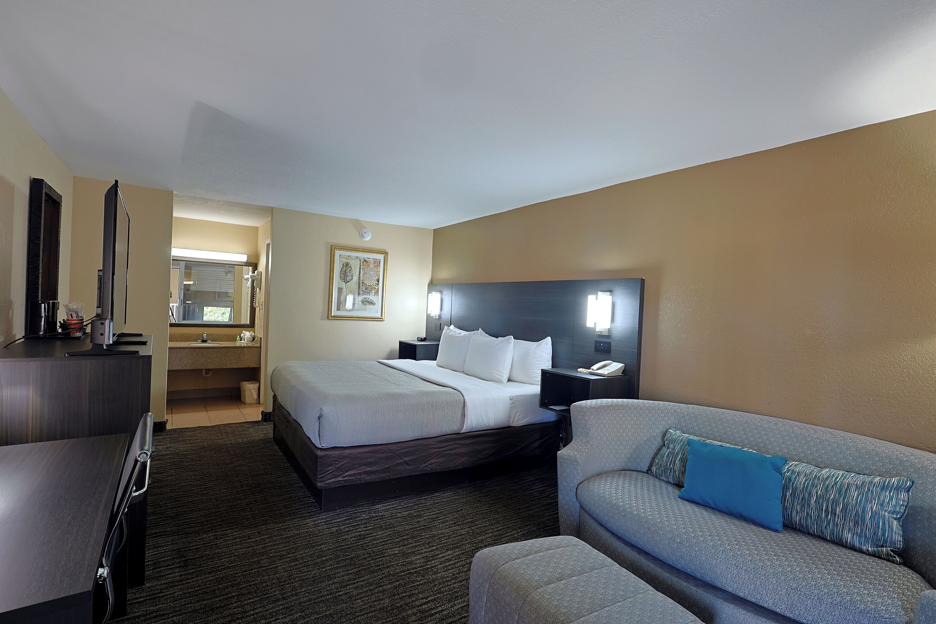 In-room safe, iron/ironing board, free cots/infant beds, rollaway beds