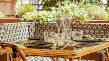 Se sirven almuerzos, cenas y brunches; cocina internacional