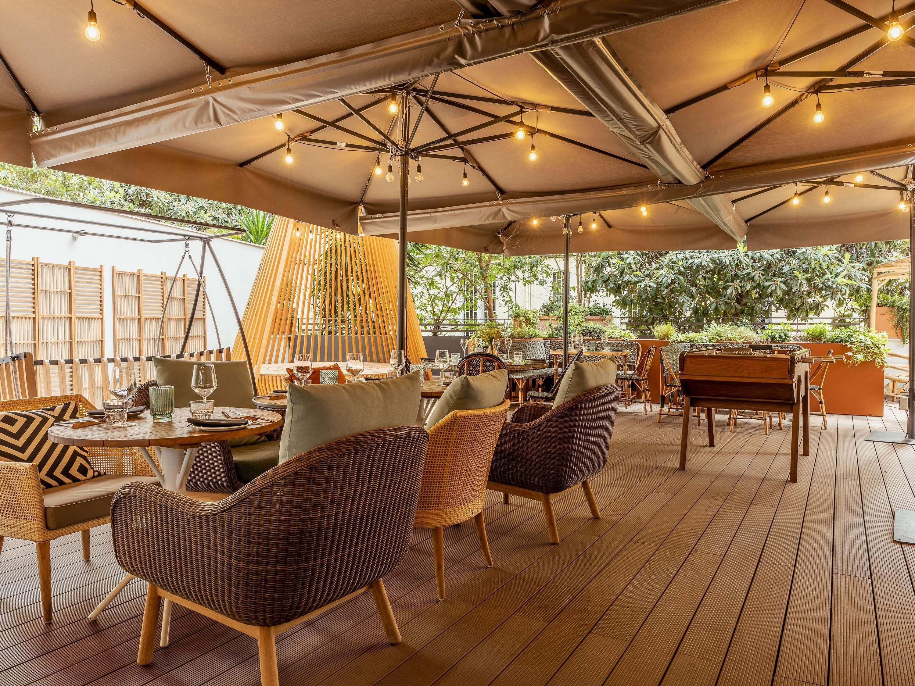 Sarapan lengkap setiap hari (EUR 18 per orang)