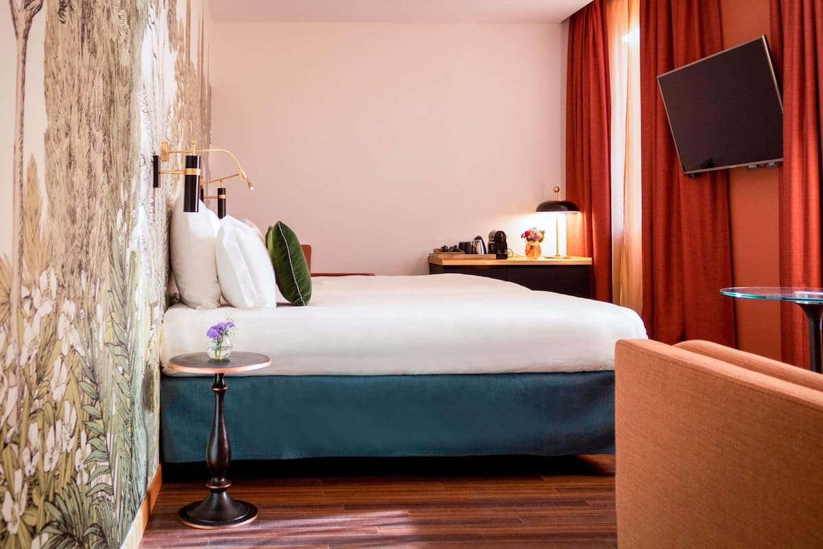 Premium bedding, down comforters, minibar, laptop workspace