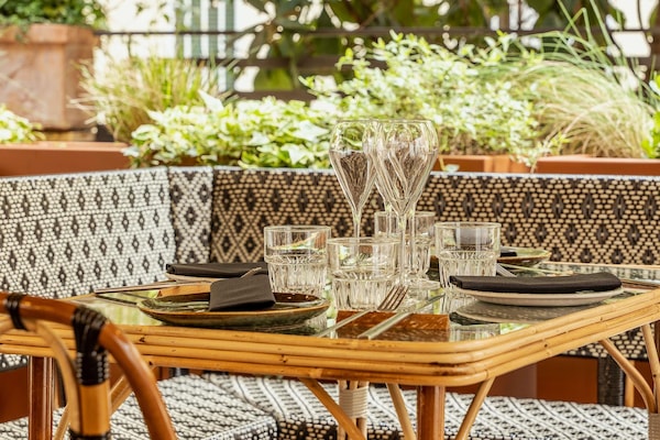 Déjeuner, dîner et brunch servis sur place