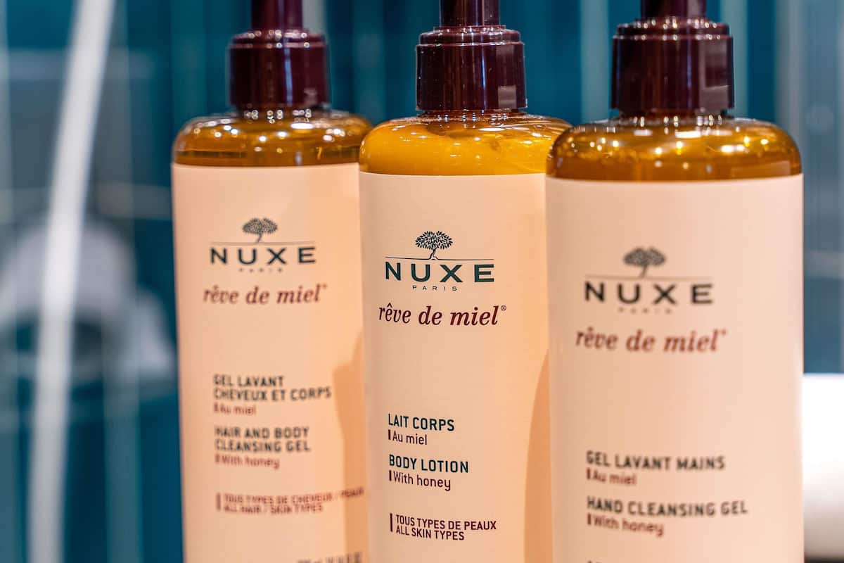 Biancheria da letto di alta qualità, copriletto in piuma, minibar