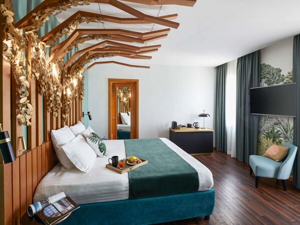 أغطية فراش متميزة وألحفة محشوة بالريش وميني بار