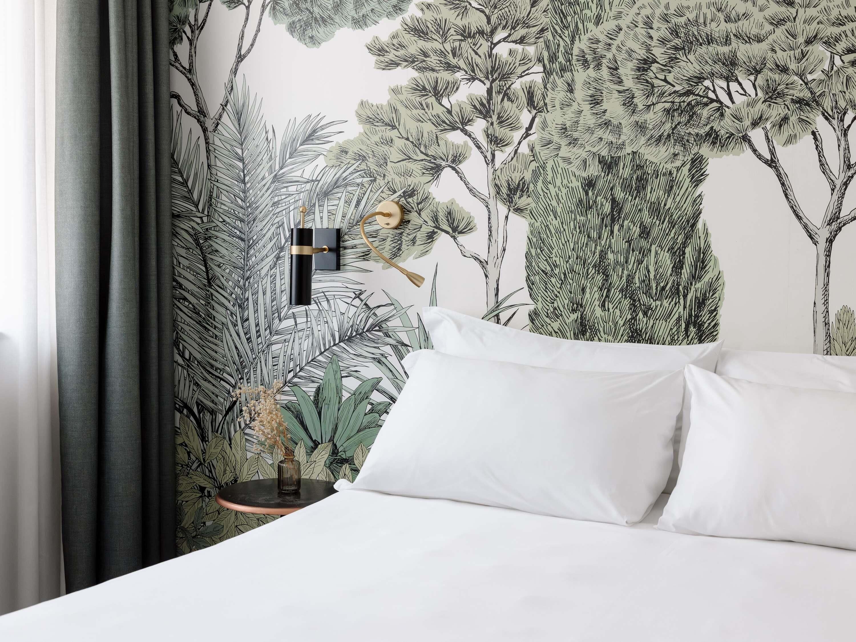 高级双人房 | 高档床上用品、羽绒被、迷你吧、笔记本电脑工作区