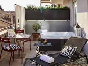 Deluxe Room, 1 Double Bed (Jacuzzi on private terrace)