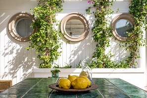 Beach Villa at Beach Club 93 Luxury Resort | Terrasse/Patio