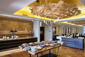 Daily buffet breakfast (EUR 15 per person)