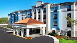 A modern hotel with a prominent entrance, multiple floors, and a clear sky. - Springhill Suites By Marriott - Danbury (Danbury)