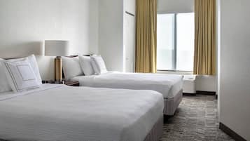 1 dormitorio, escritorio, cortinas opacas