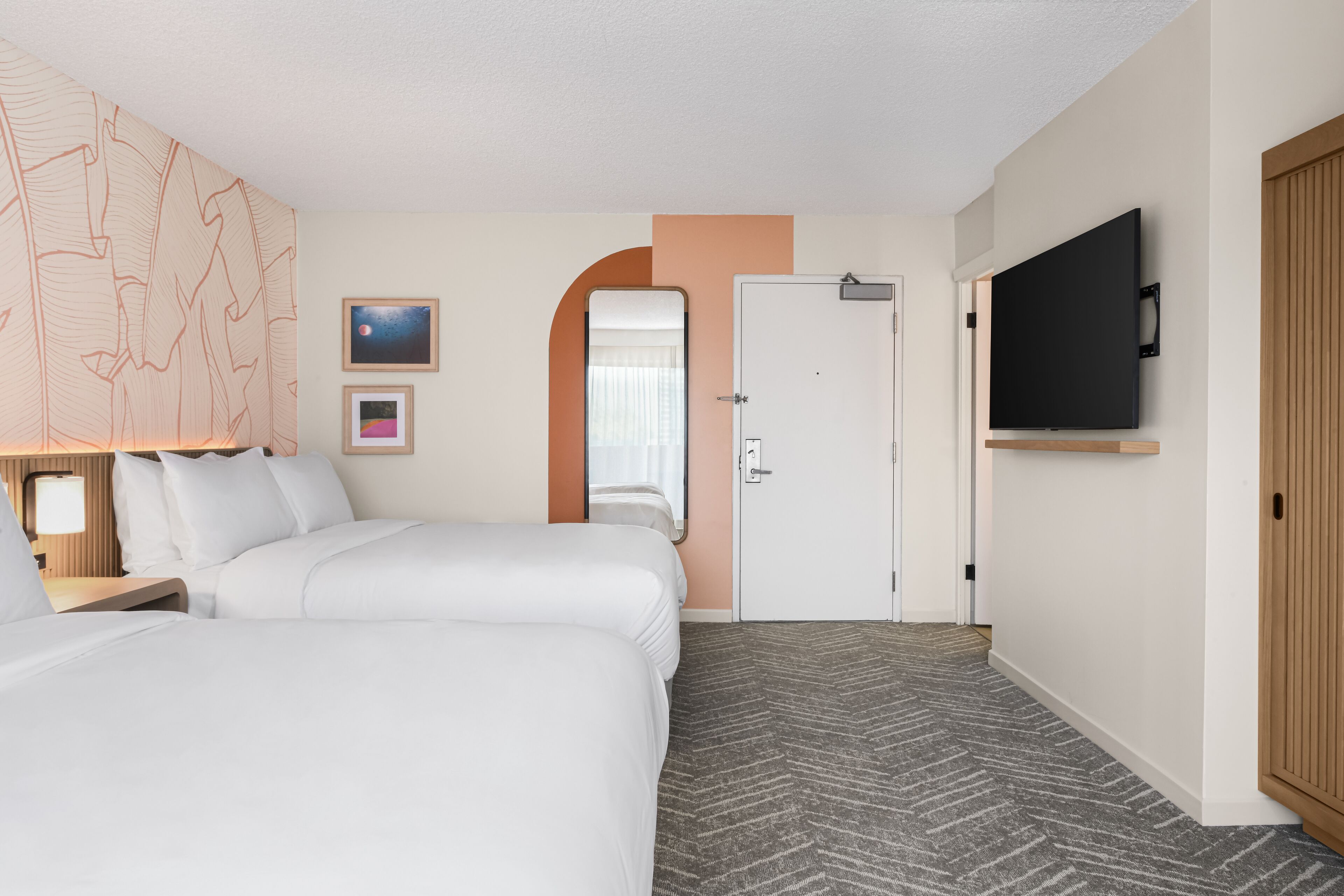 저자극성 침구, 객실 내 금고, 각각 다른 스타일의 인테리어, 각각 다르게 가구 비치