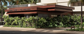 Hotel exterior and entrance at Romer Waikiki at the Ambassador