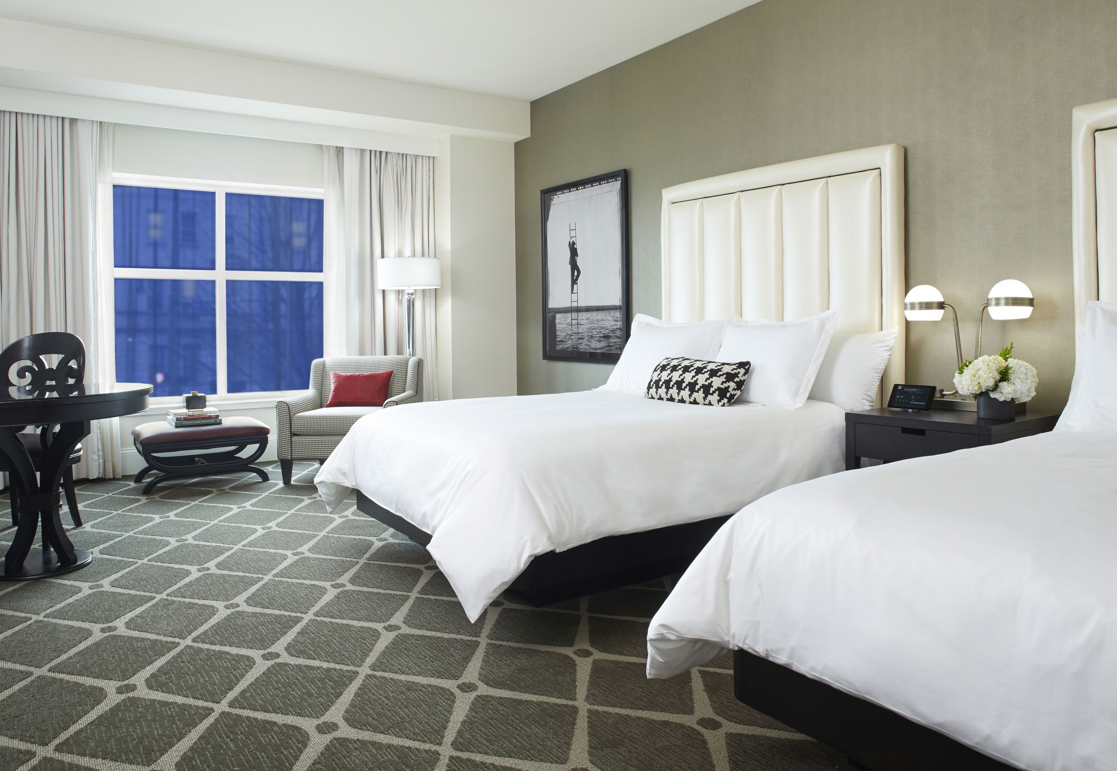 客房内保险箱、特色装修、特色家居、办公桌