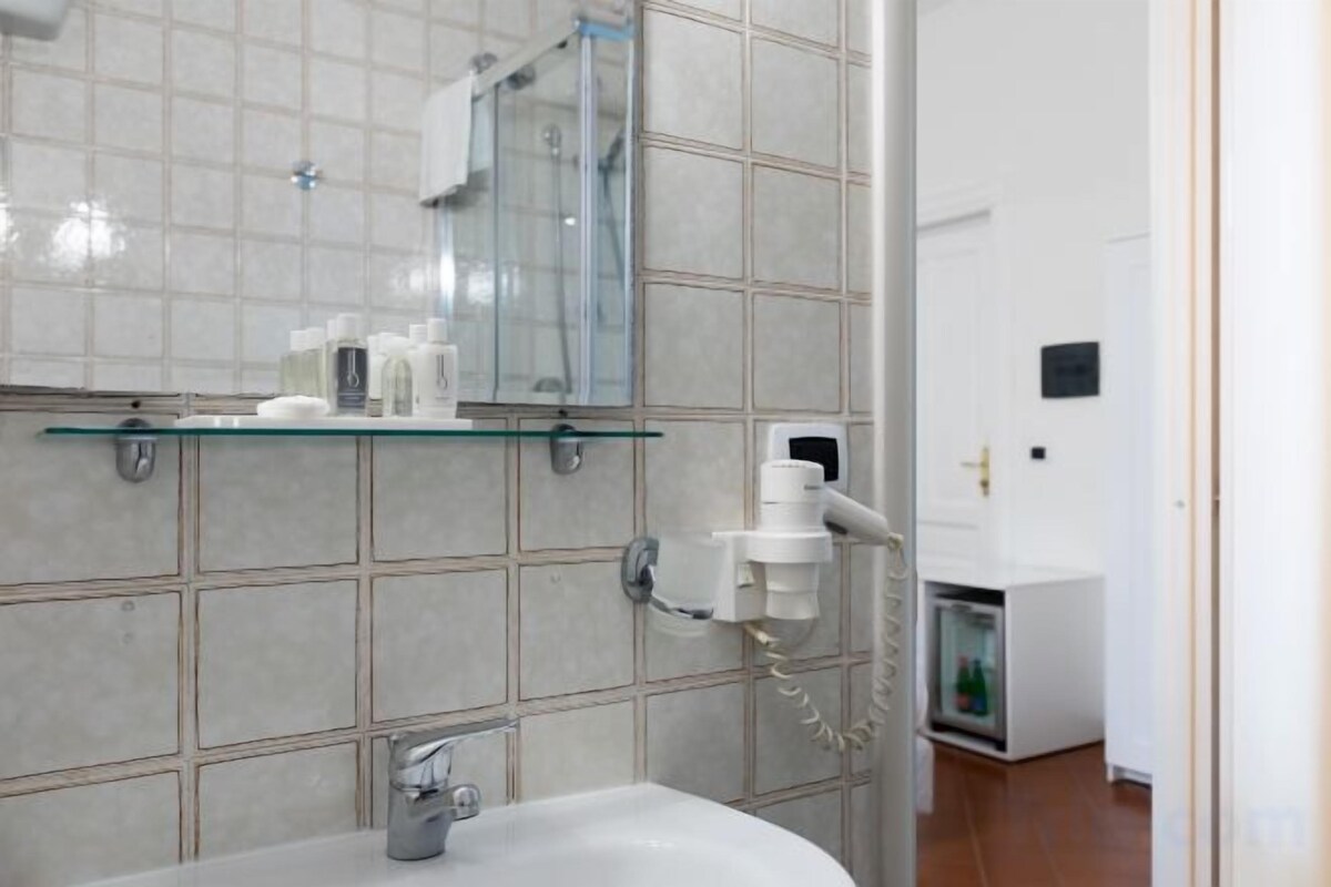 Bathroom | Free toiletries, hair dryer, bidet, towels
