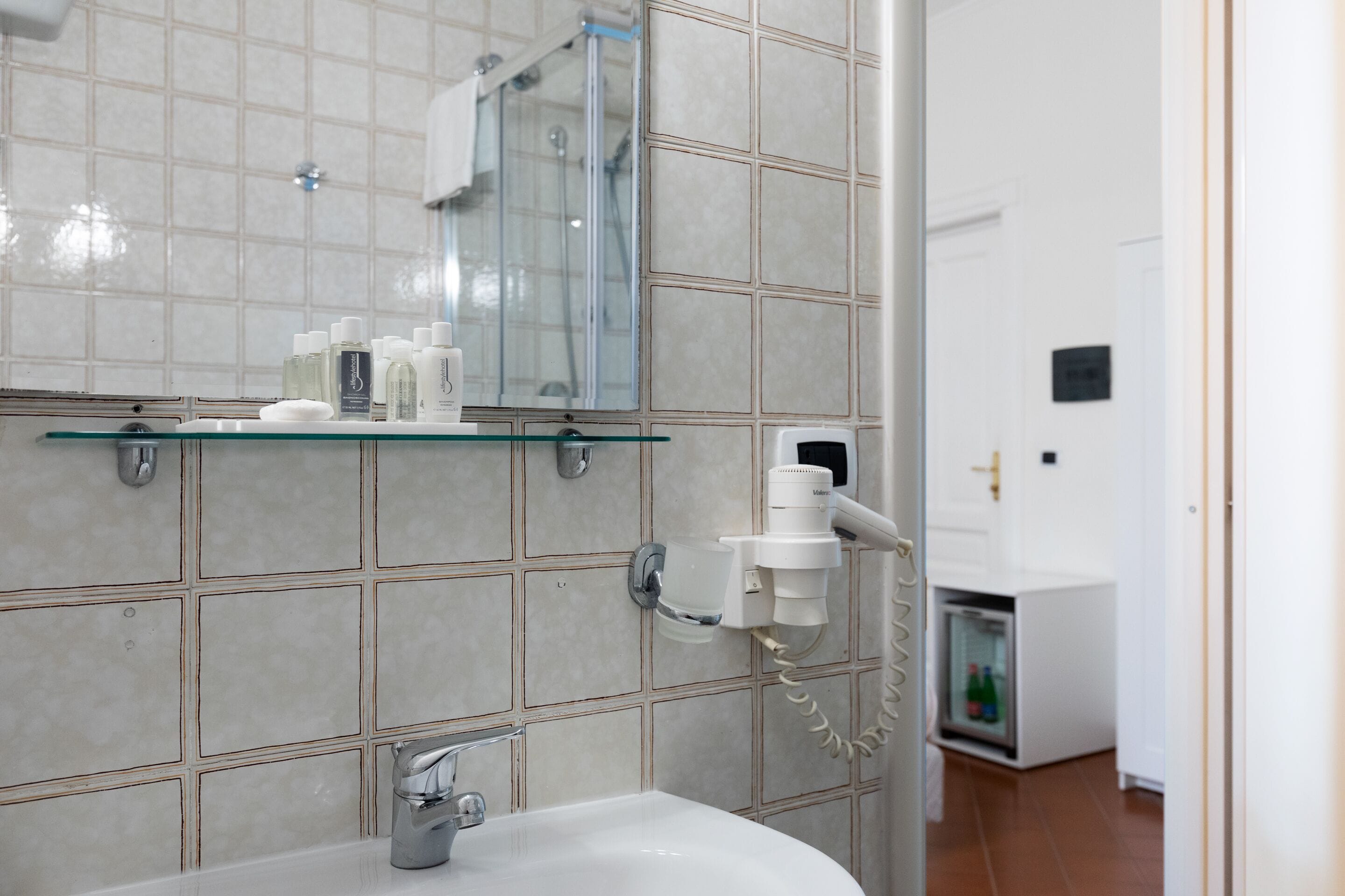 standard double or twin room | bathroom | free toiletries, hair dryer, bidet, towels