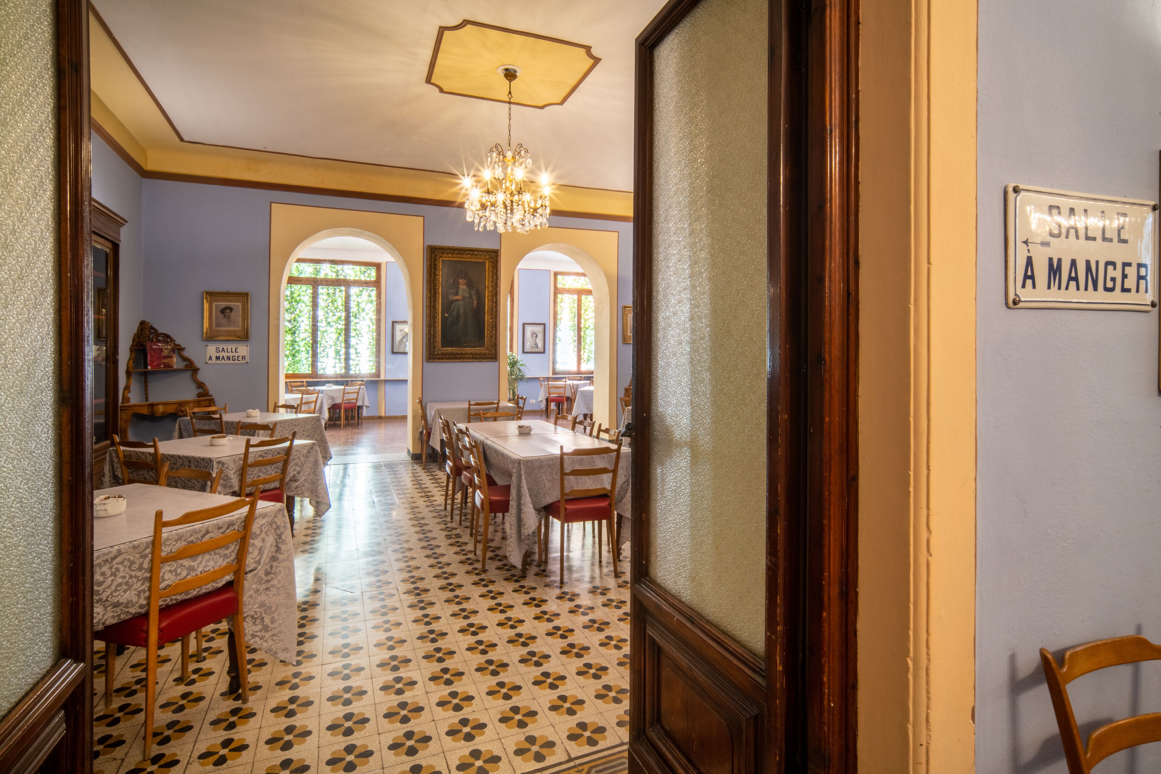 Photo - Royal Victoria Hotel