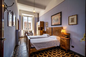 Classic Double Room, River View | Desk, laptop workspace, free WiFi, bed sheets - Royal Victoria Hotel (Pisa)