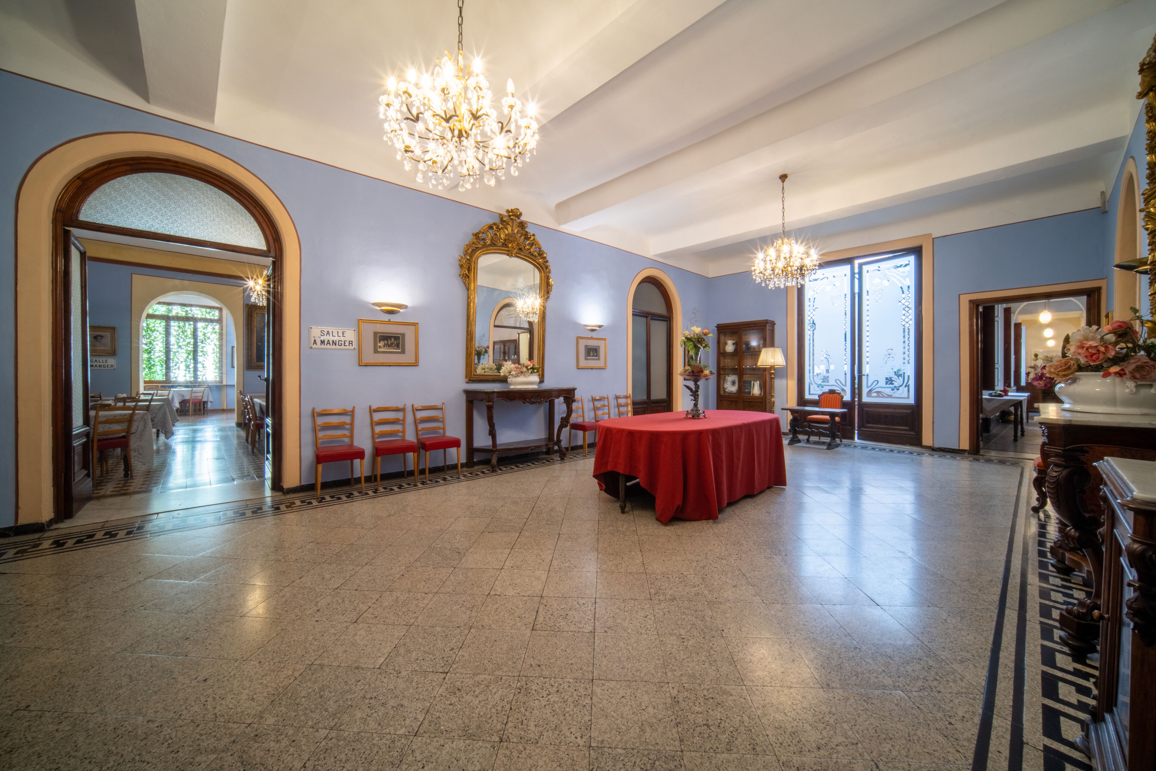 Photo - Royal Victoria Hotel