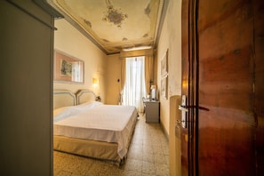 Classic-Doppel- oder -Zweibettzimmer