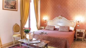 Minibar, coffres-forts dans les chambres, Wi-Fi gratuit, draps fournis