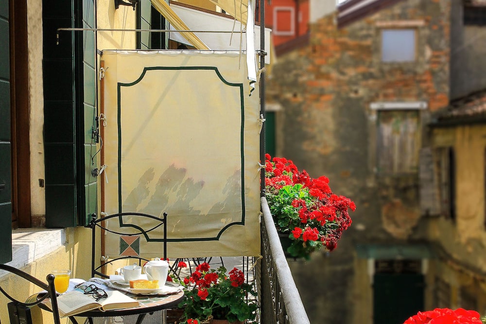 Apostoli Palace