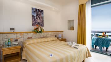 Habitación doble estándar, 1 cama matrimonial | Minibar, caja de seguridad en la habitación y escritorio