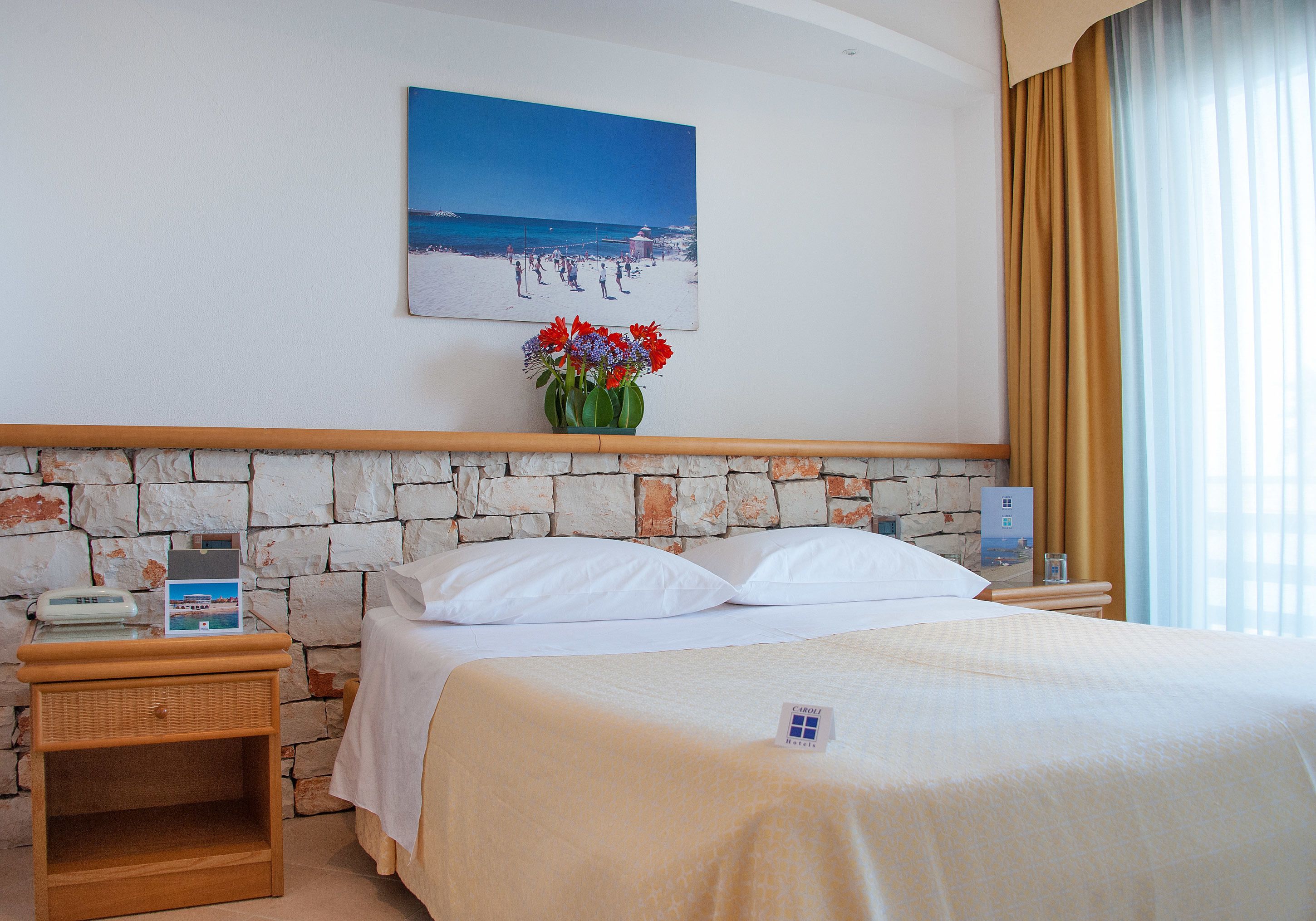 迷你吧、客房内保险箱、办公桌、遮光窗帘