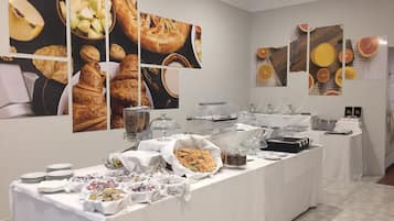 Colazione a buffet, servita tutte le mattine (10 EUR a persona)