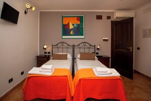 Quarto casal ou duplo | Frigobar, cofres nos quartos, escrivaninha, quartos à prova de som