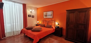 Double or Twin Room | Minibar, in-room safe, desk, soundproofing