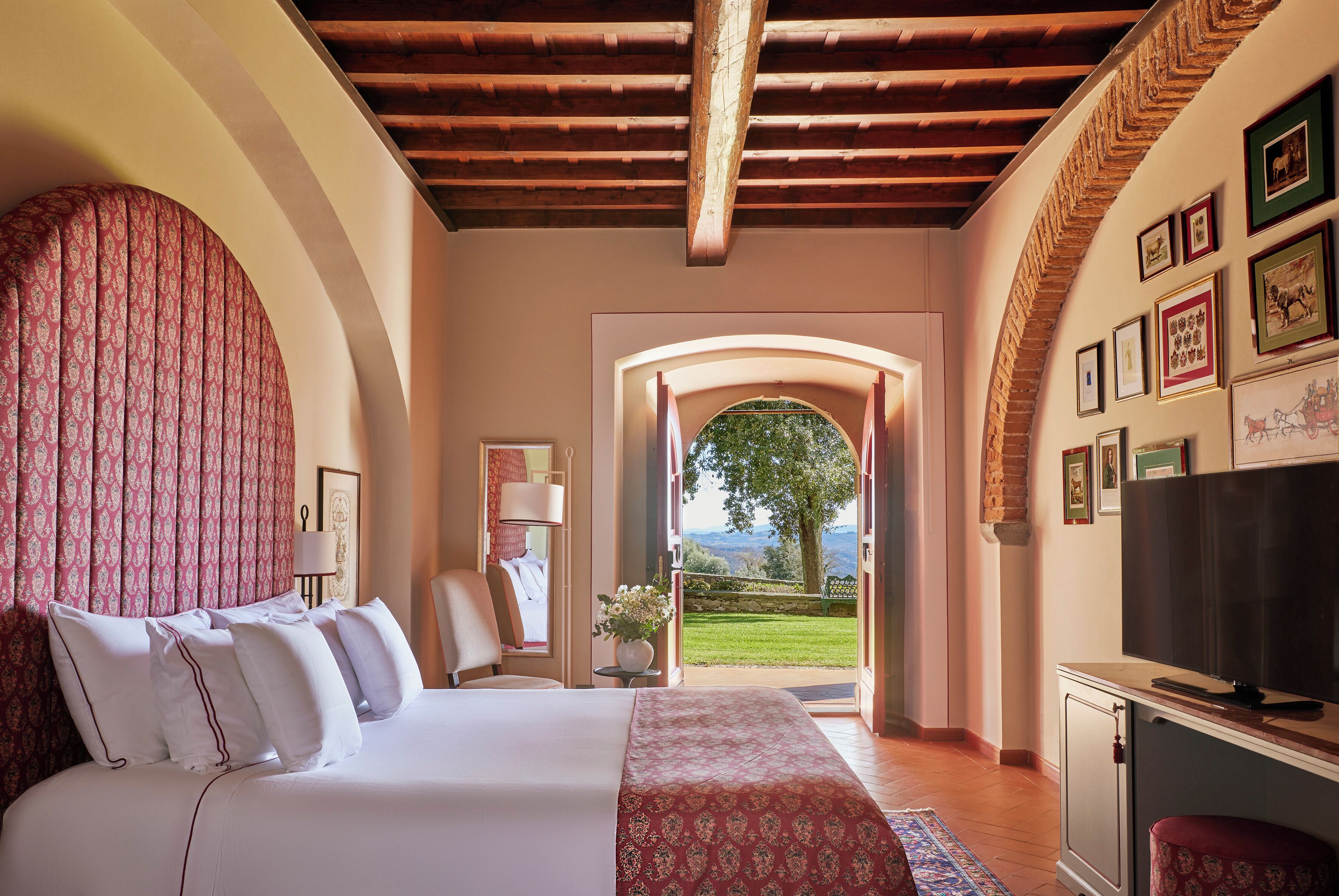 Surmatelas, coffres-forts dans les chambres, ameublement personnalisé