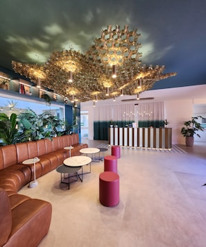 Coin salon dans le hall