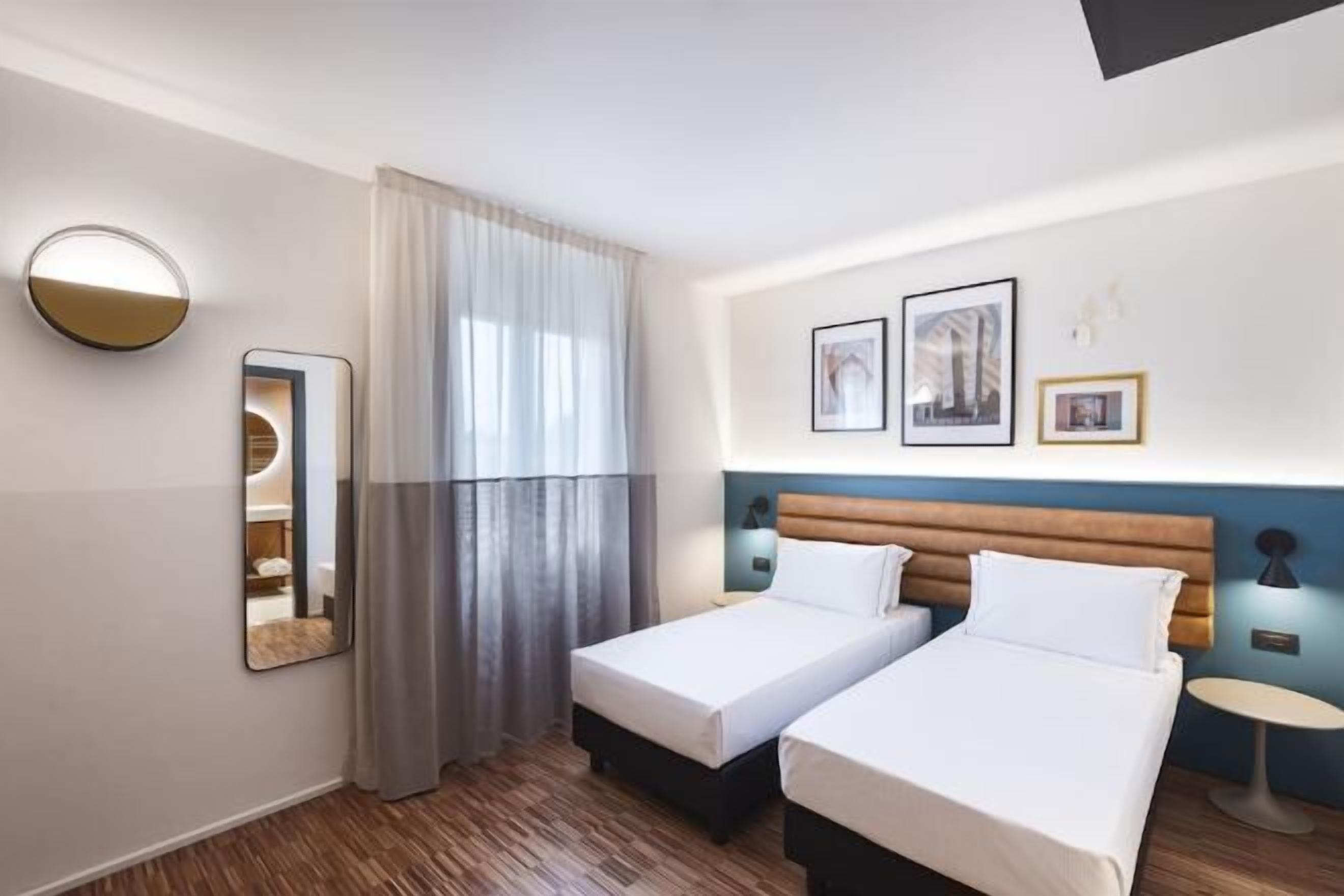 In-room safe, desk, soundproofing, free WiFi