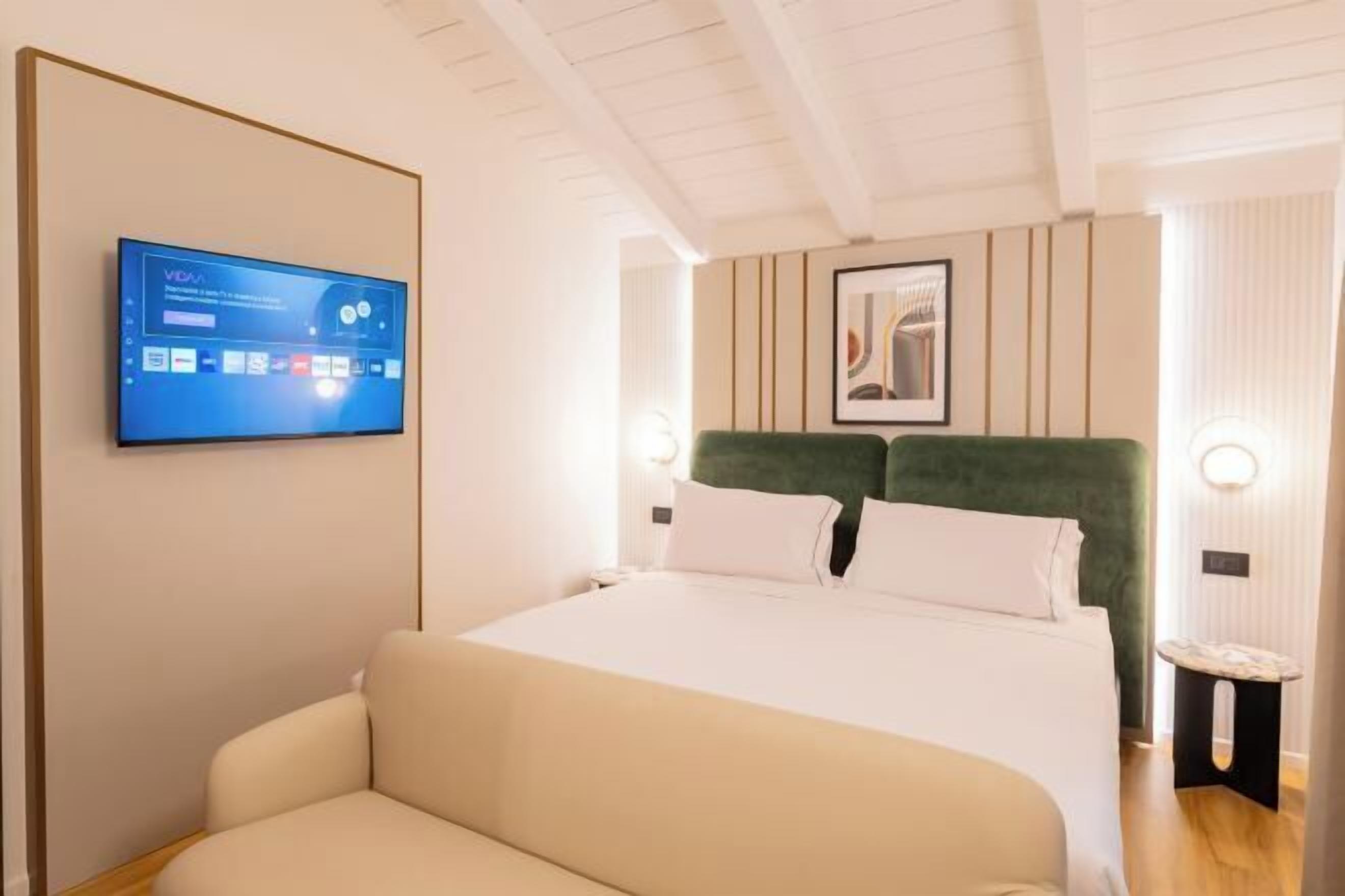 In-room safe, desk, soundproofing, free WiFi