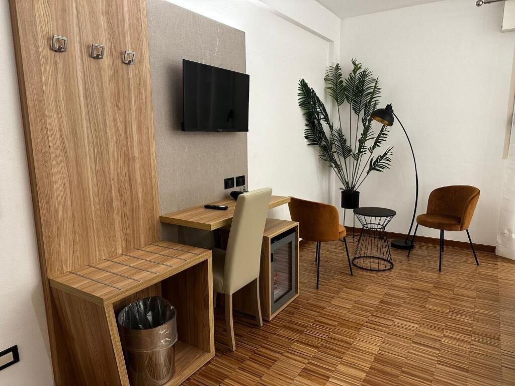 comfort double room | in-room safe, desk, soundproofing, free wifi