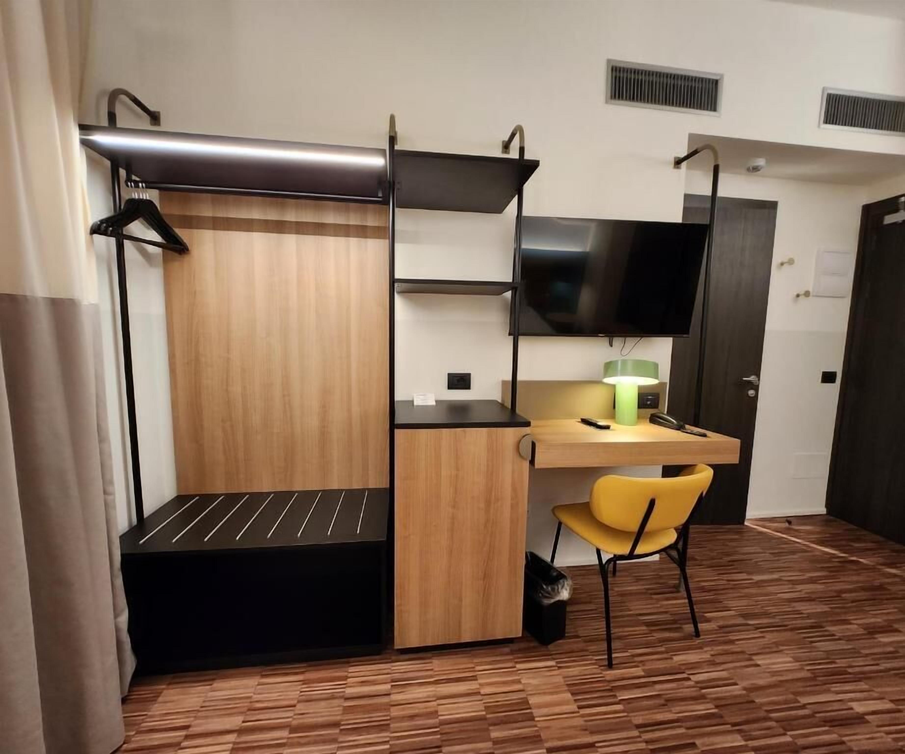 in-room safe, desk, soundproofing, free wifi