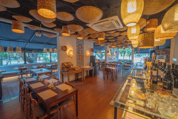 Daily buffet breakfast (BRL 54 per person)