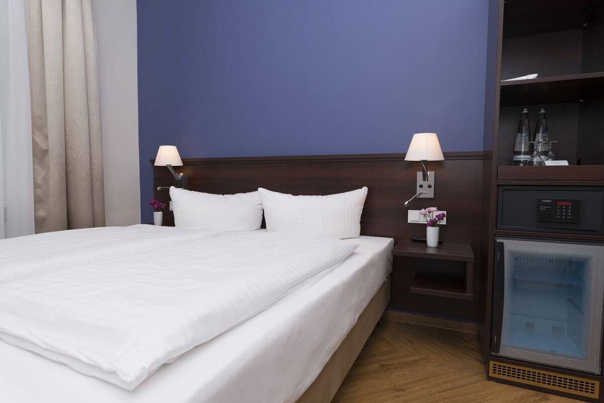 Double Room Garden Court | Hypo-allergenic bedding, in-room safe, desk, laptop workspace