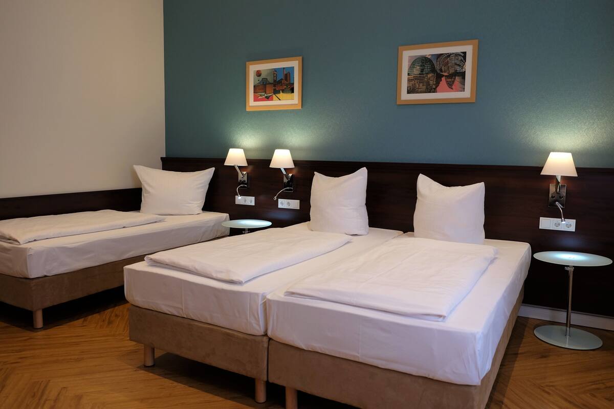 Triple Room | Hypo-allergenic bedding, in-room safe, desk, laptop workspace