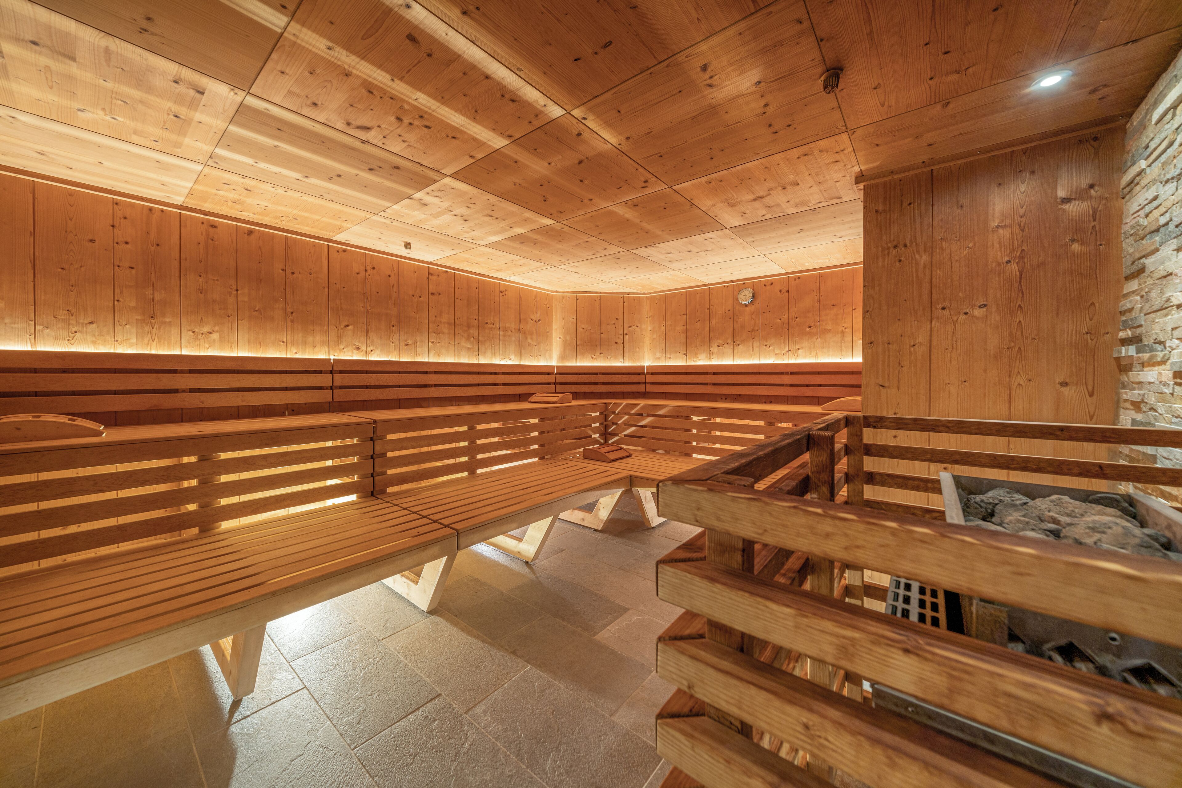 Sauna, hammam, massages des tissus profonds, massages sportifs