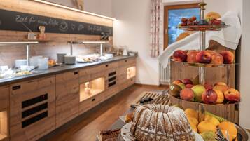 Daily buffet breakfast (EUR 16.5 per person)