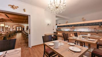 Daily buffet breakfast (EUR 16.5 per person)