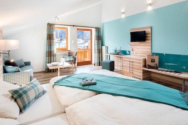 Family Quadruple Room, 1 Bedroom (2-4 People) | Hypo-allergenic bedding available, in-room safe, desk, WiFi (free)