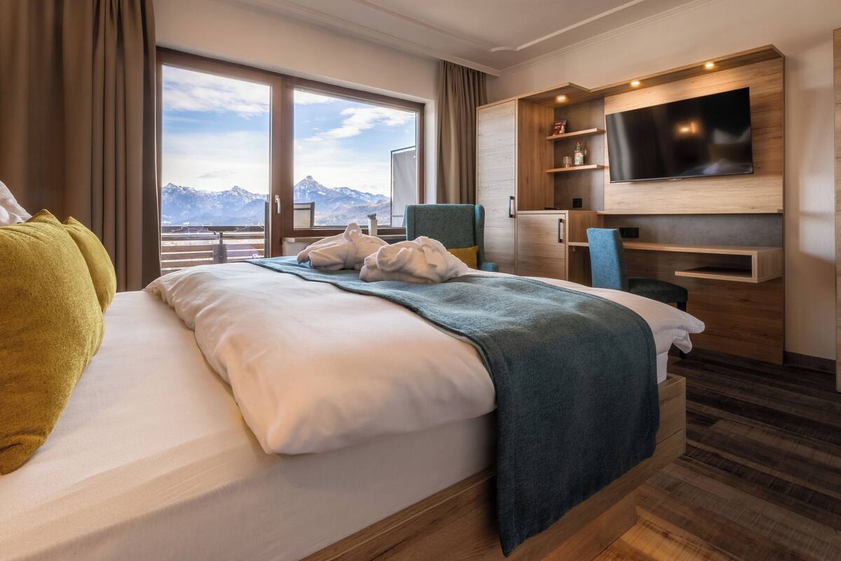 standard double room | in-room safe, desk, soundproofing, free wifi