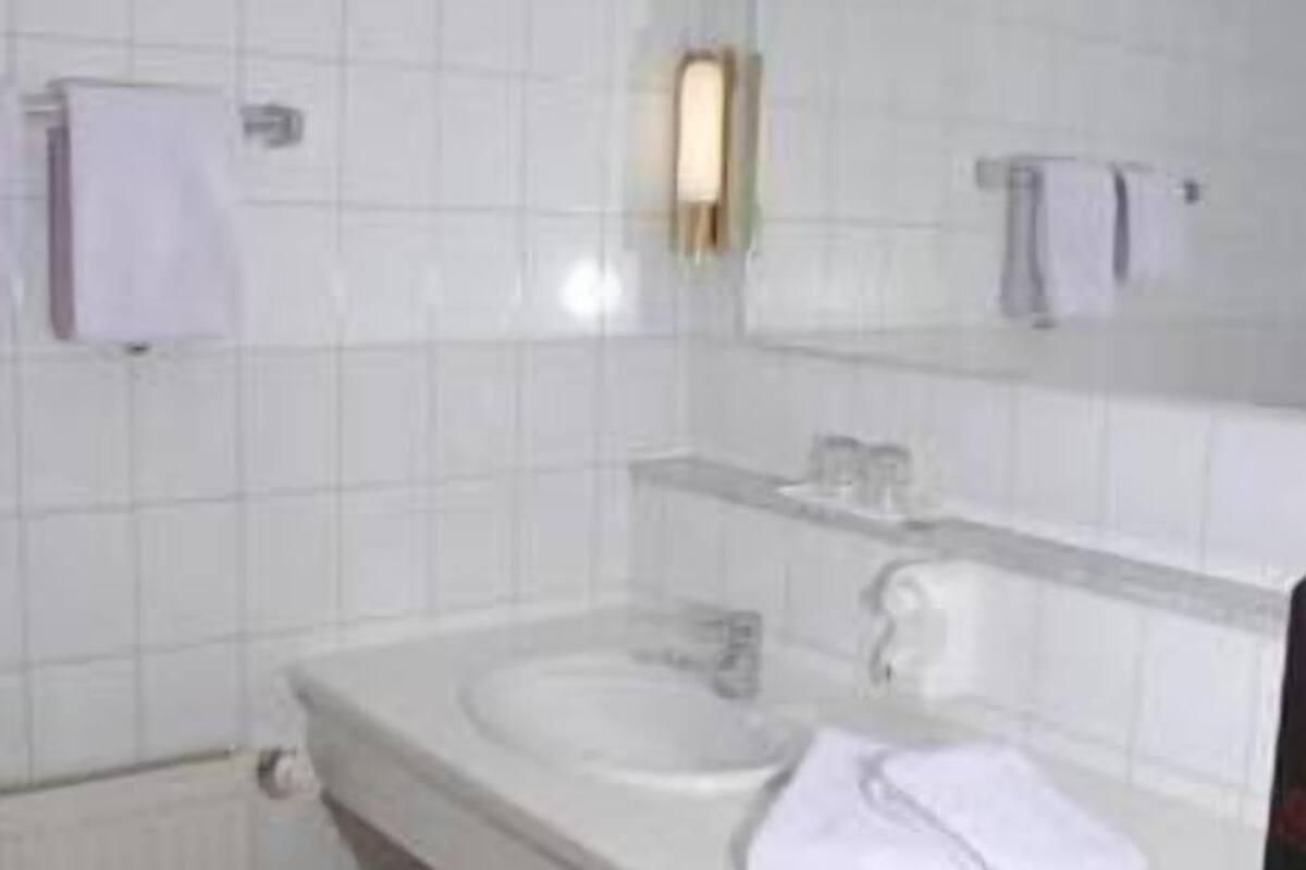 double room | bathroom sink