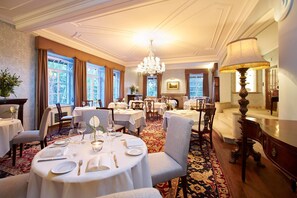 2 restaurants, breakfast, lunch, dinner served; Mediterranean cuisine 