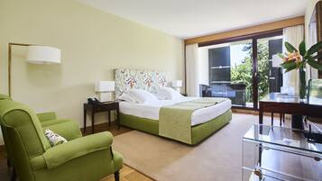 Suite Deluxe | Ropa de cama hipoalergénica y minibar
