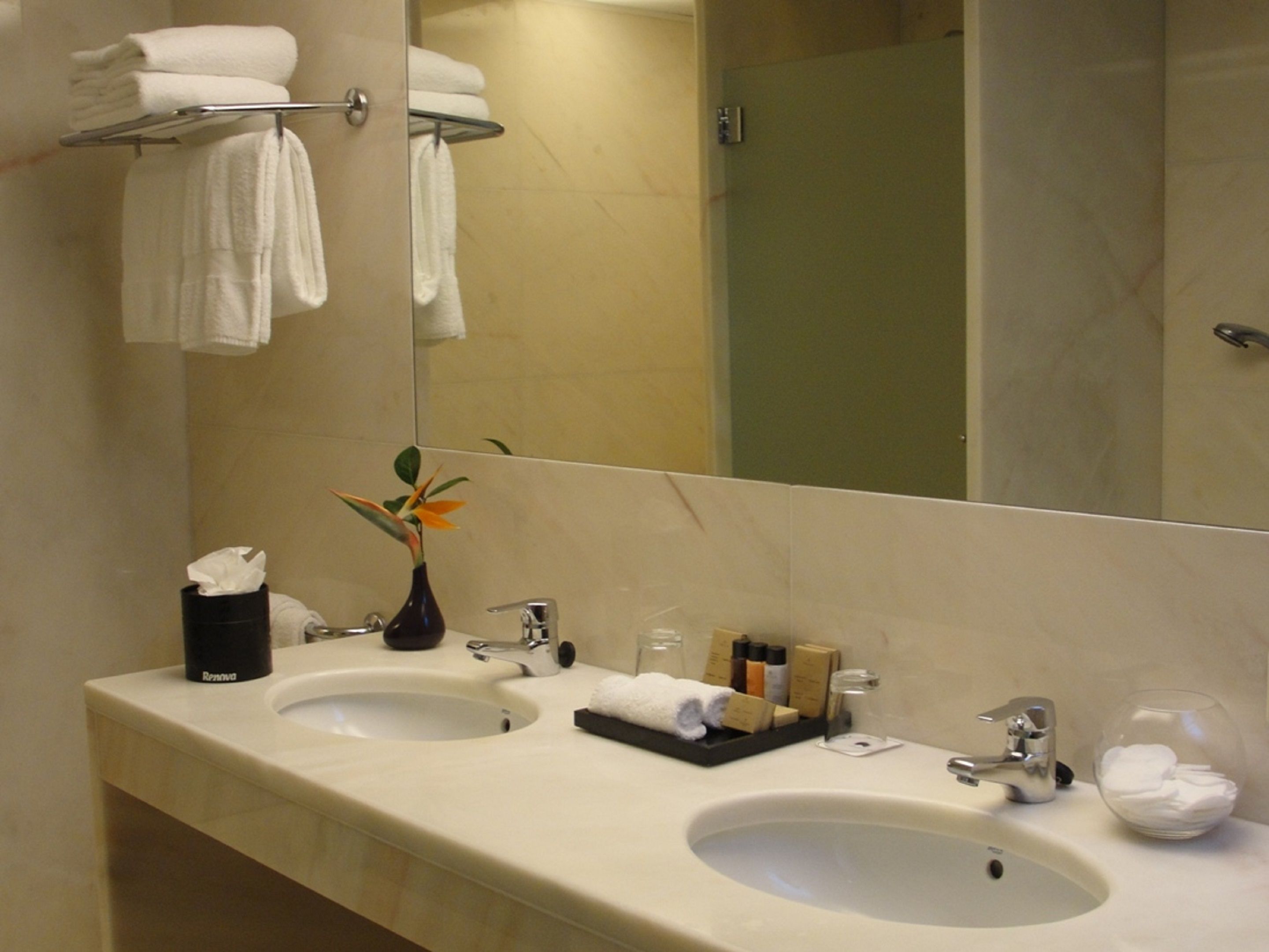 premium double room, garden view | bathroom | free toiletries, hair dryer, bathrobes, slippers