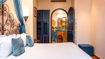 Deluxe Double Room | Minibar, in-room safe, desk, soundproofing